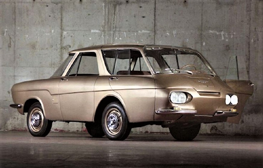 Renault 900 concept Il primo esemplare color oro, realizzato dalla Carrozzeria Ghia.