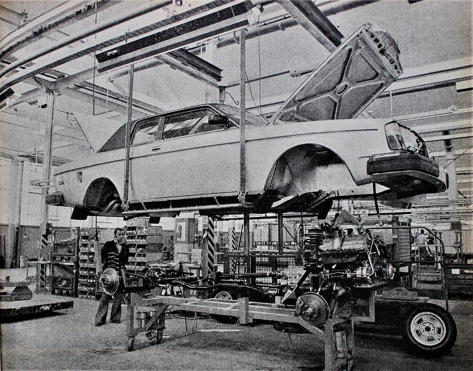 Volvo 262 C La catena di montaggio presso lo stabilimento Bertone. 