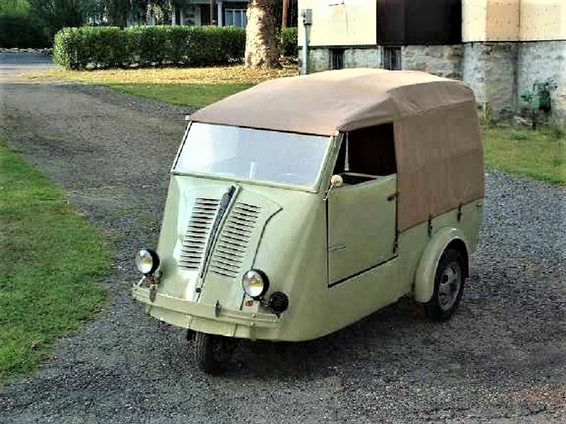 Mezzi commerciali New Map Solyto, pensato nel 1938 per essere una microcar poco dopo l'azienda produttrice con Robert Robin decise di proporne anche una versione furgoncino.
