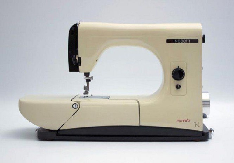Anni 50 e il design italiano, 1956 la macchina per cucire Mirella, Compasso d’Oro.