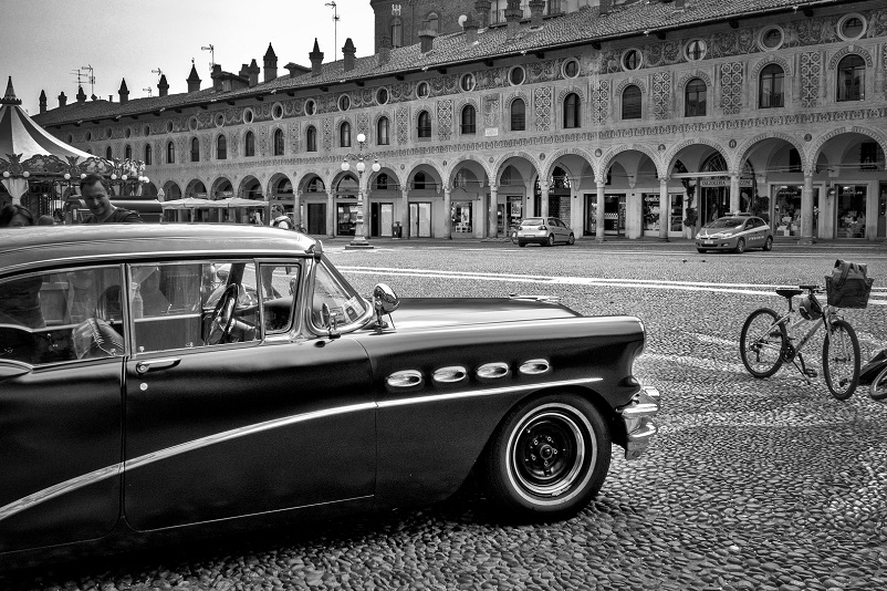 Foto in bianco e nero Vigevano Piazza Ducale vintage.
