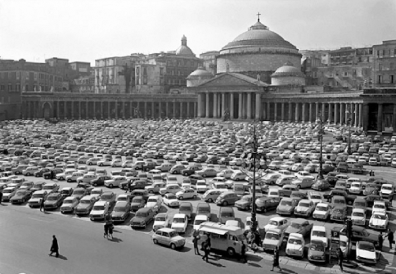 Foto in bianco e nero Napoli, Piazza del Plebiscito 1963.