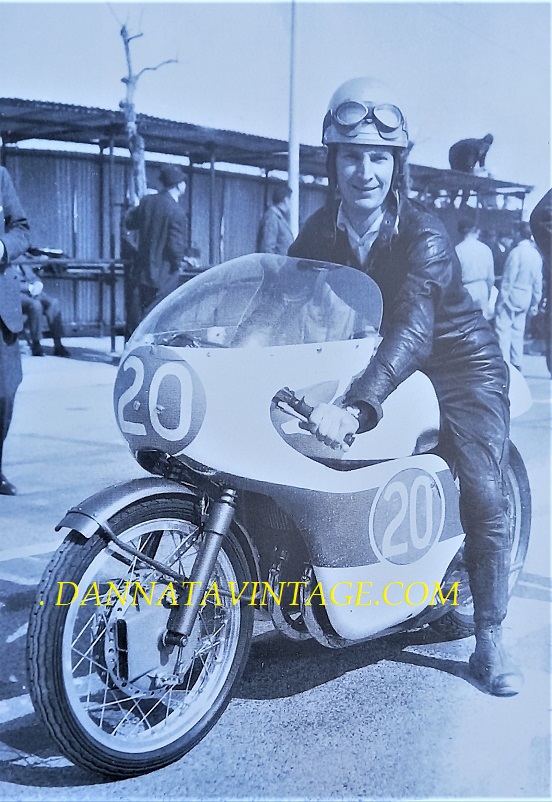 Il Circuito di Riccione, Stuart Melsop nel 1966 con una Yamaha 250 cc bicilindrica.