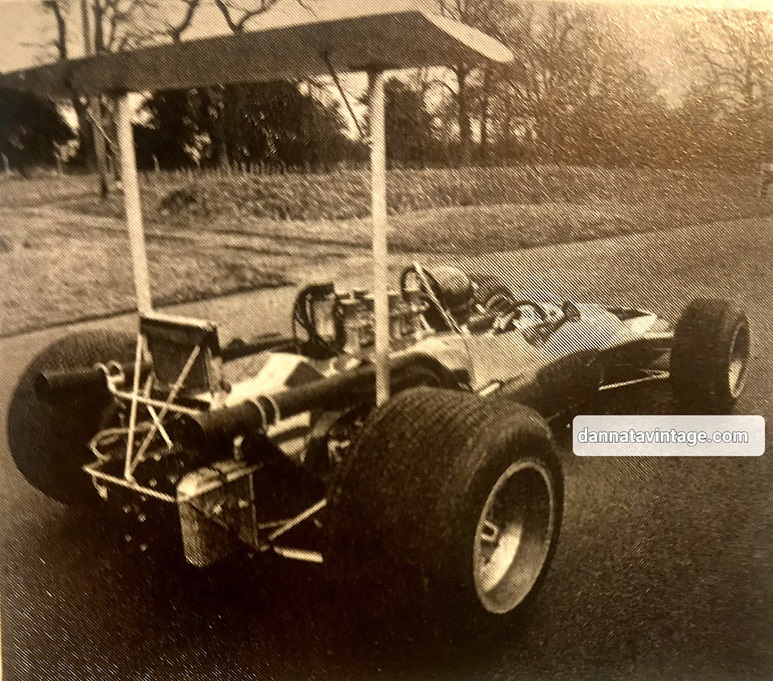 Surtees TS 5 Formula 5.000 con un alettone molto vistoso nel 1969.