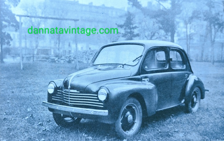 Renault 4 CV La versione di serie del 1946, a decidere che avesse le quattro porte fu ancora il direttore che essendo alto un metro e novanta non riusciva ad accedere comodamente al sedile posteriore.