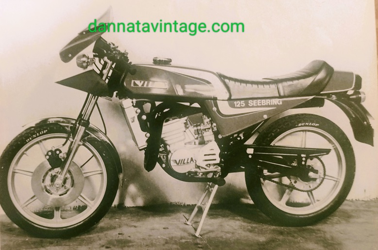  Moto Villa Sebring 125 due tempi monocilidrica, ad acqua il raffreddamento, lamellare l'aspirazione, 123,8 cmc, elettronica l'accensione, sei rapporti per il cambio, monocross dietro, a disco il freno anteriore, 2,550,00 Lire IVA compresa 1982.